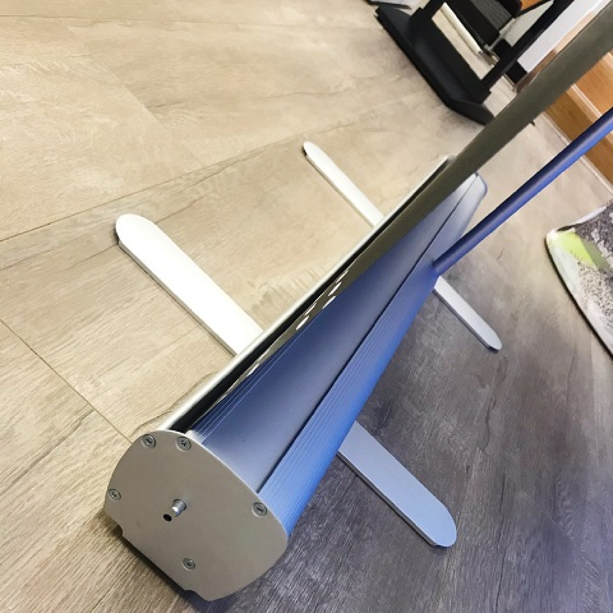 Portable pull-up banner stand. Retractable design for easy setup and transport. Ideal for trade shows, events, and in-store promotions.