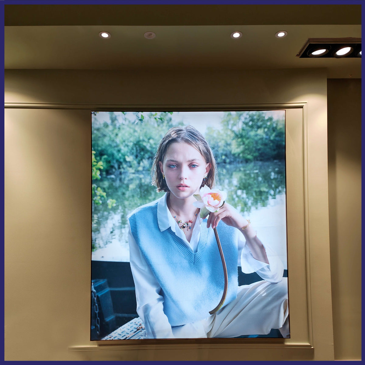 Frameless LED Fabric Light Box